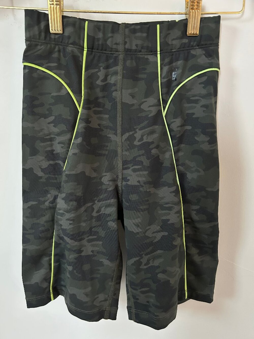 Good American Electric Feel Camo High Rise Biker Shorts Neon Piping Size 2 (M)